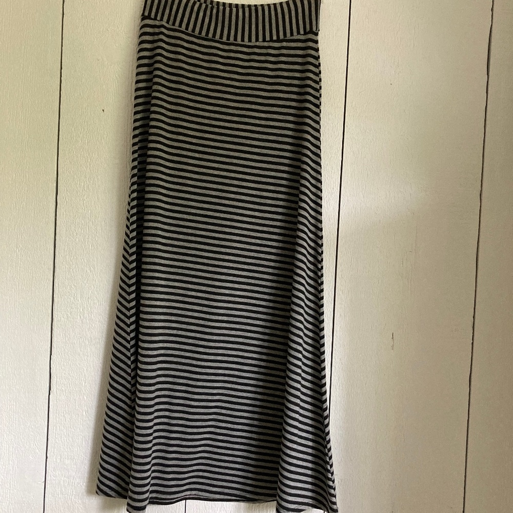 Dress Barn Black & Gray Striped Knit Maxi Skirt Size Small